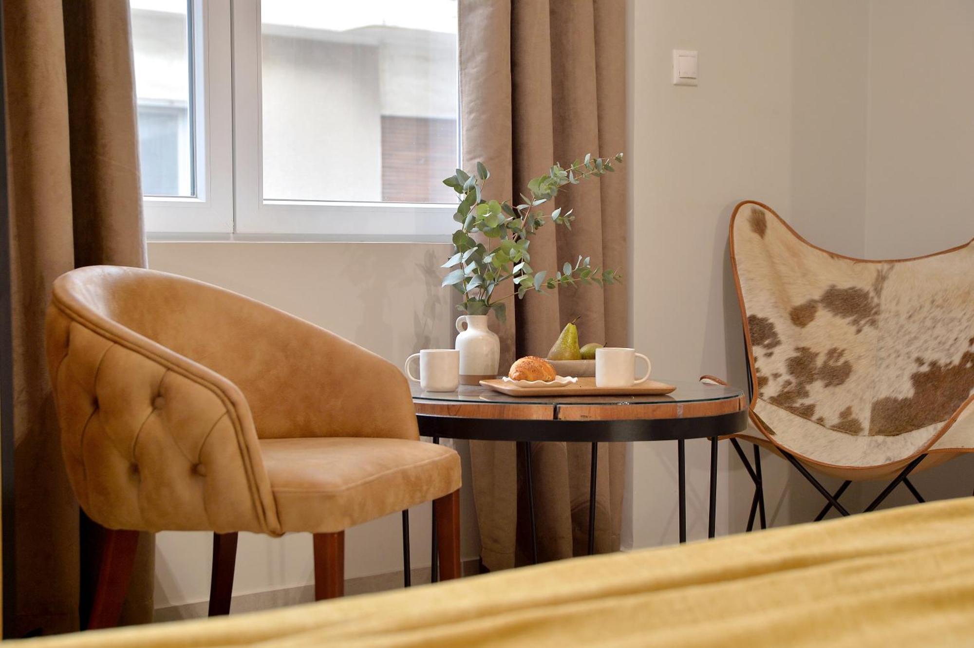 Alekos 2 Netflix, Self Check-in Apartment