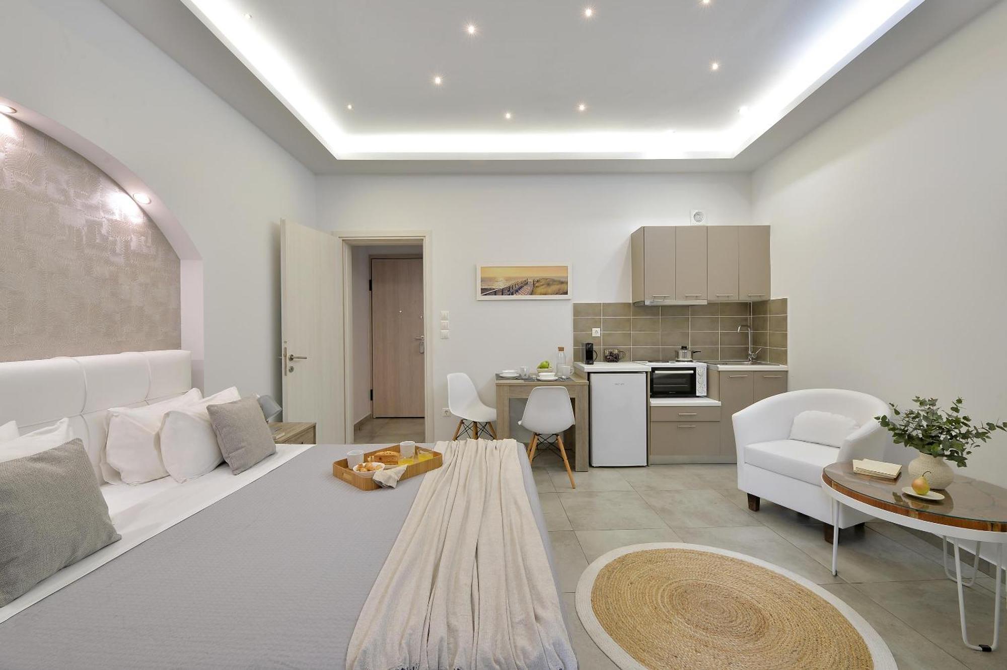 Alekos 2 Netflix, Self Check-in Apartment